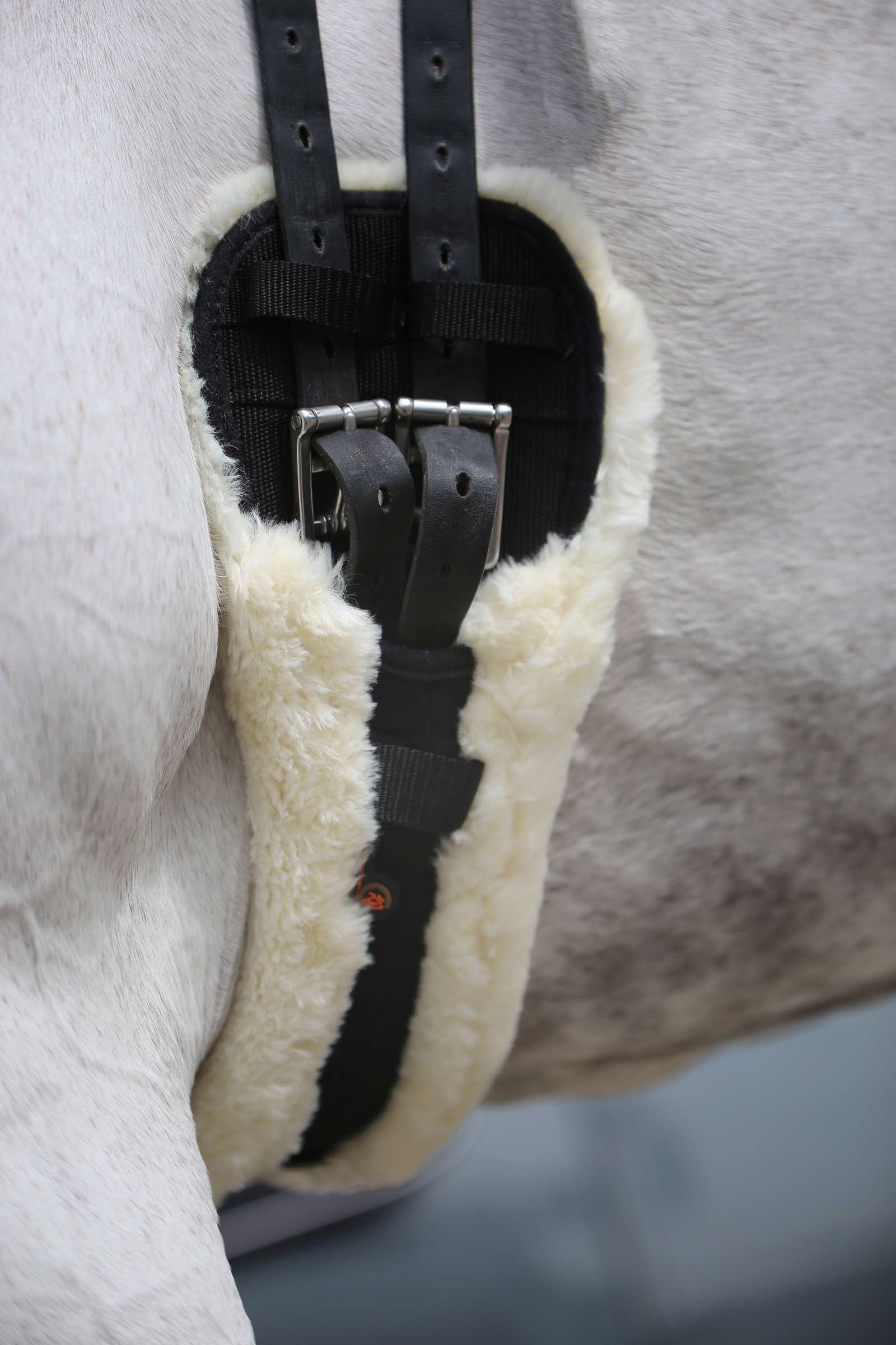 Kentucky Horsewear Sheepskin Short Girth Saddles, Girths & Stirrups
