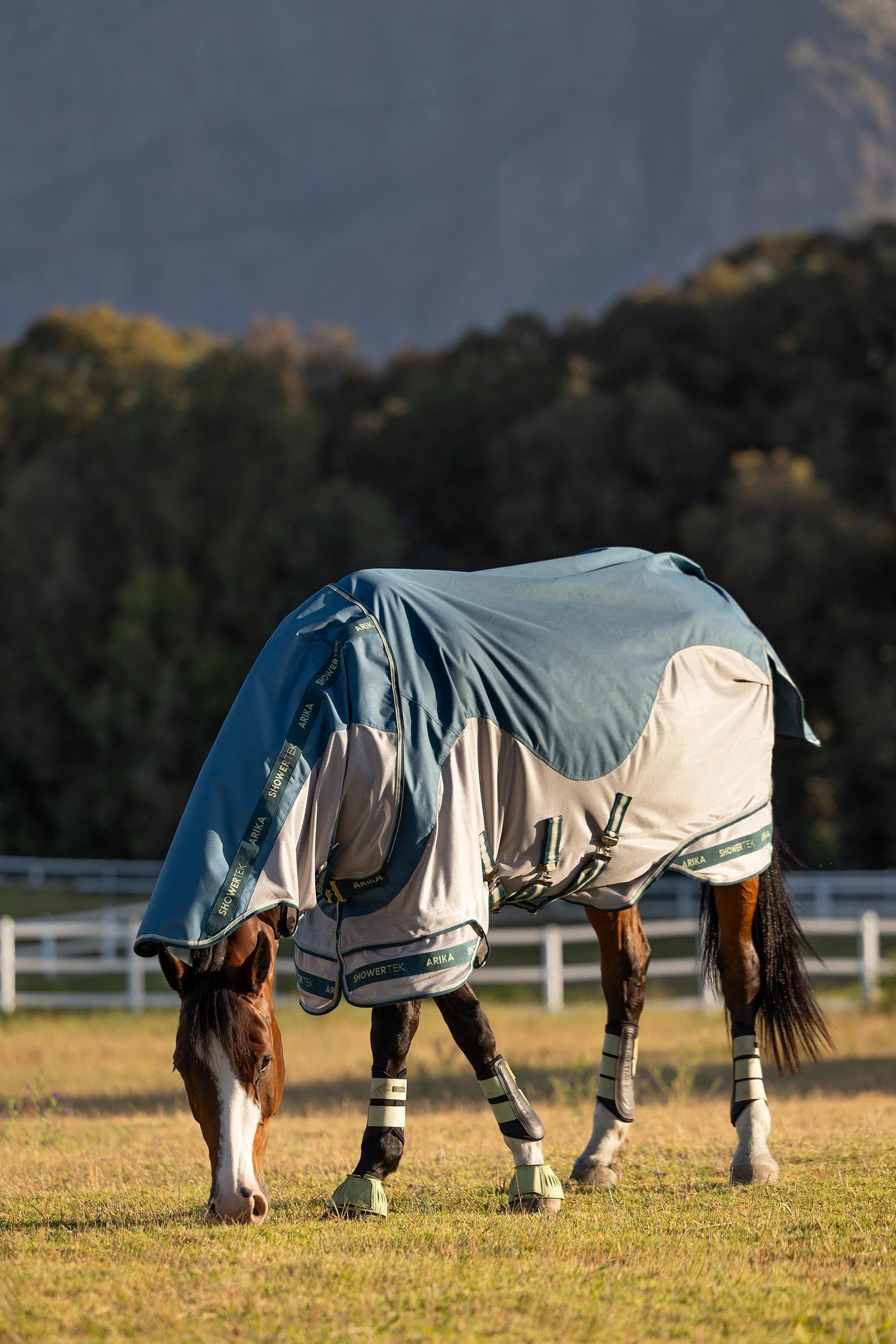 LeMieux Arika Camo Shower-Tek deka proti hmyzu s odnímatelným krkem Horse Rugs