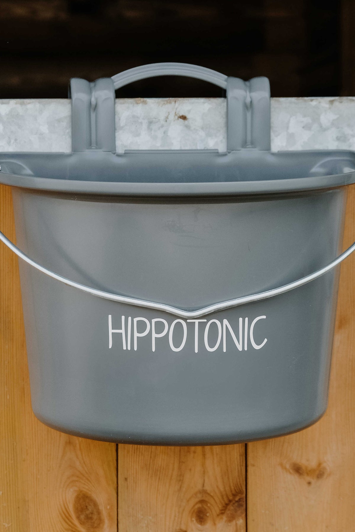 HIPPOTONIC Feeder With Hooks And Handle, 14 L Horse Feeders & Waterers
