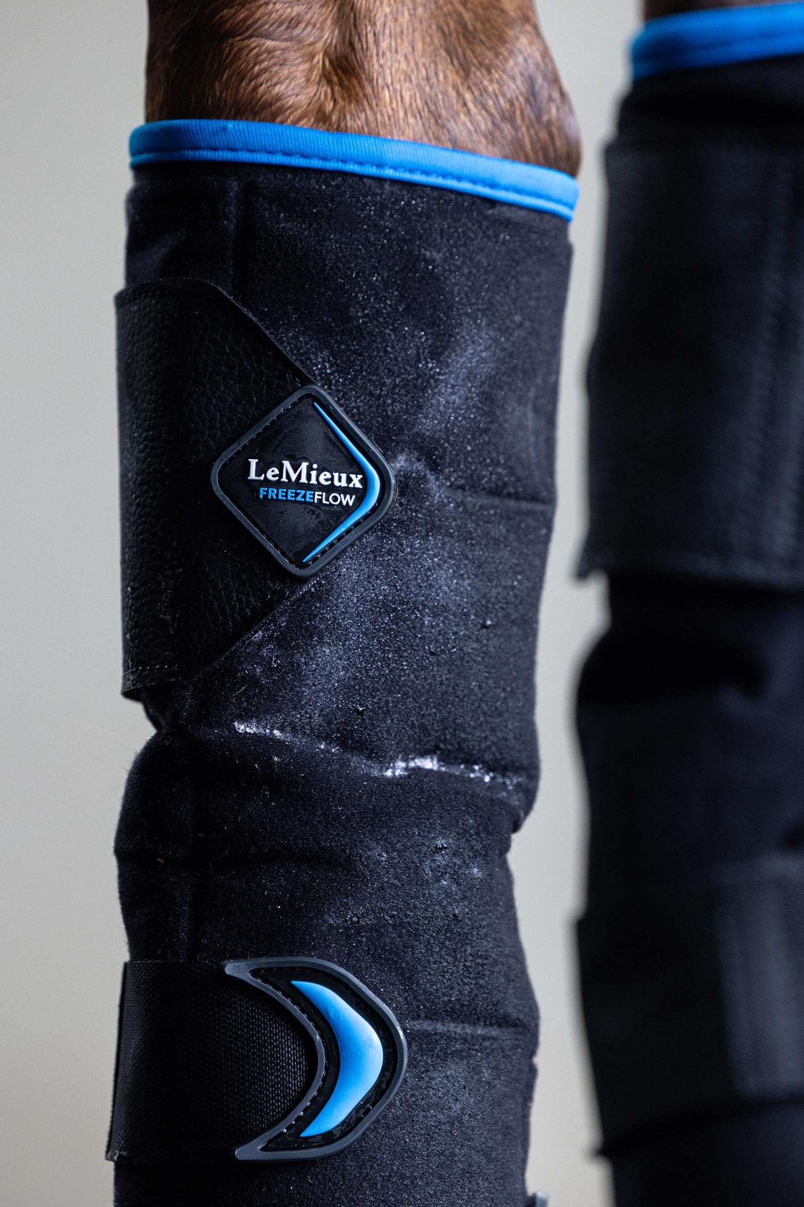 LeMieux Freeze Flow Ice Boot Front Leg & Hoof Protection