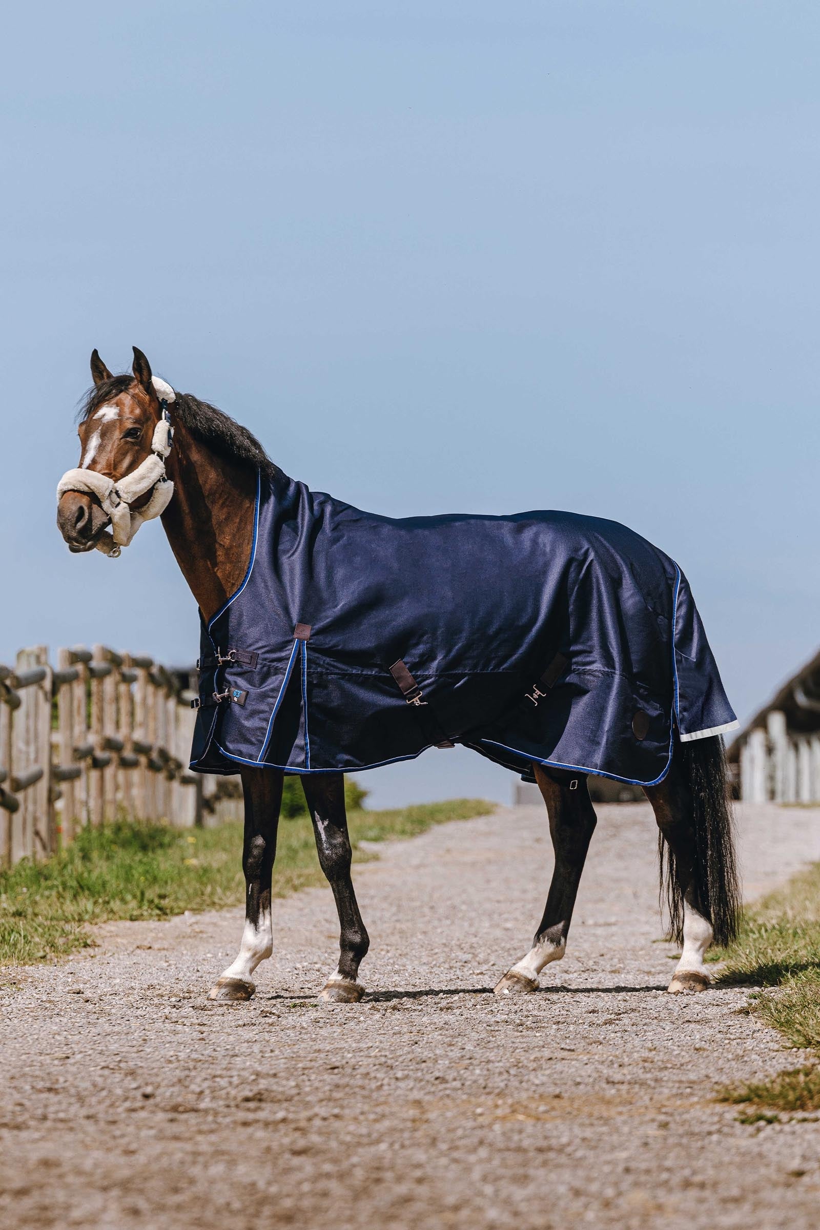 EQUITHÈME Classic 1200D deka s vysokým krkem, 0 g Horse Rugs