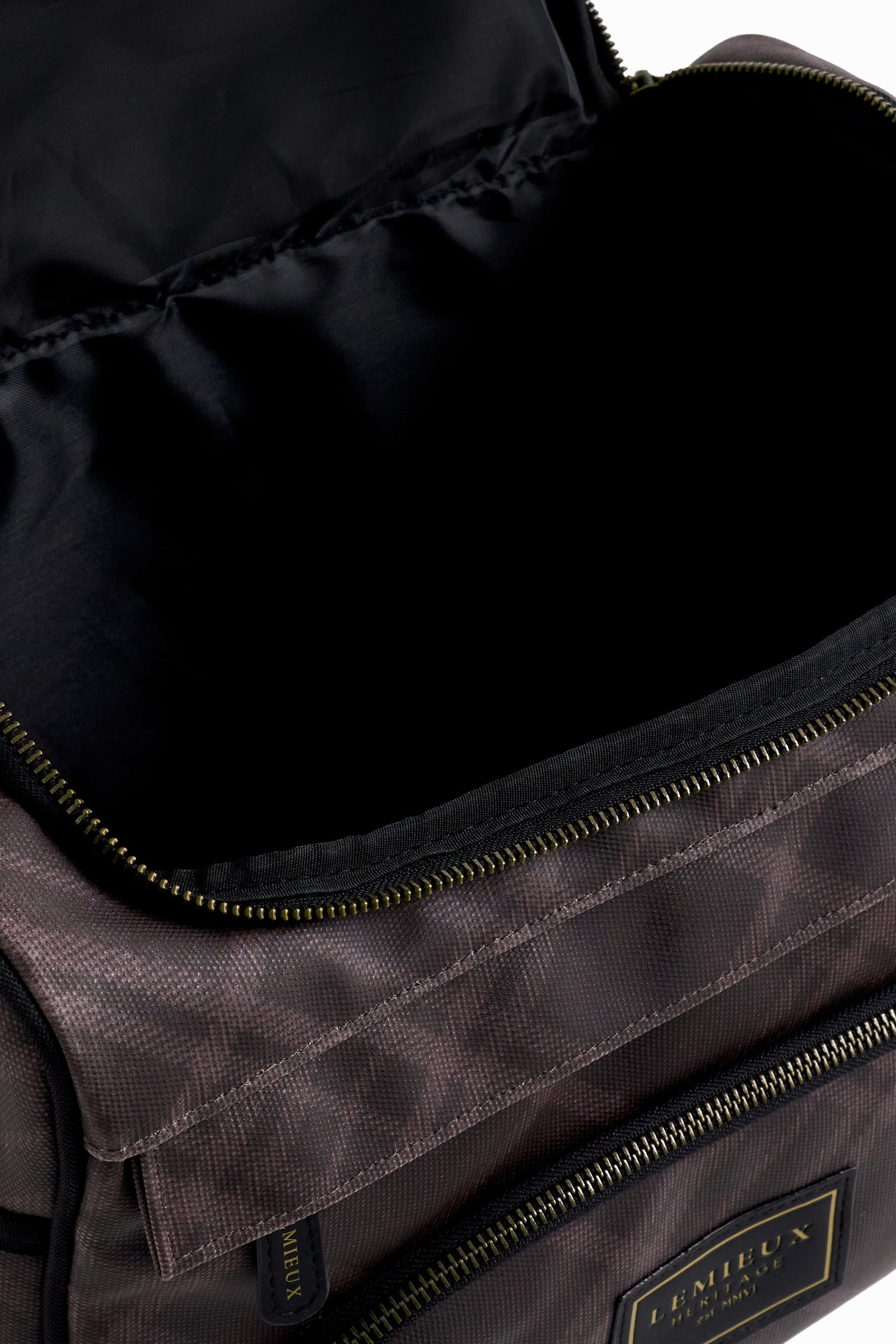 Pack shot 4