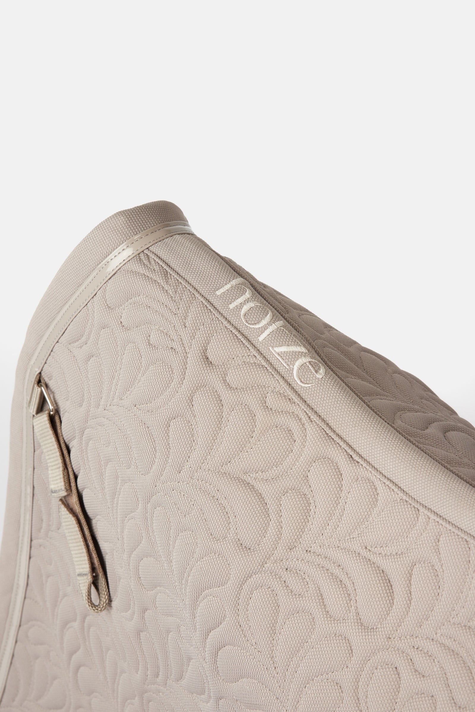 Pack shot 4