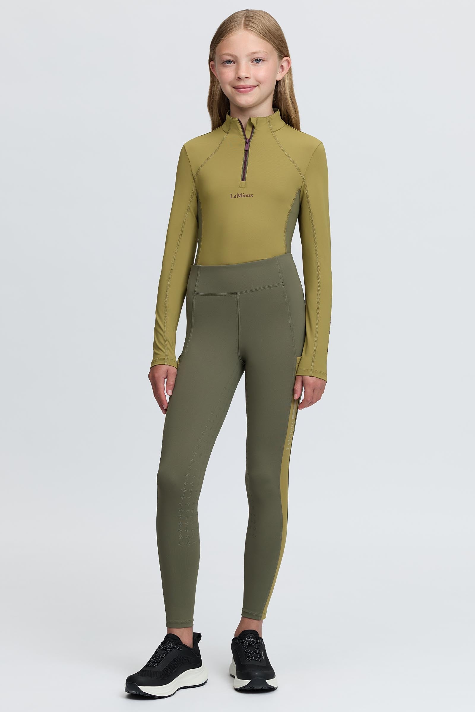 Model shot 3