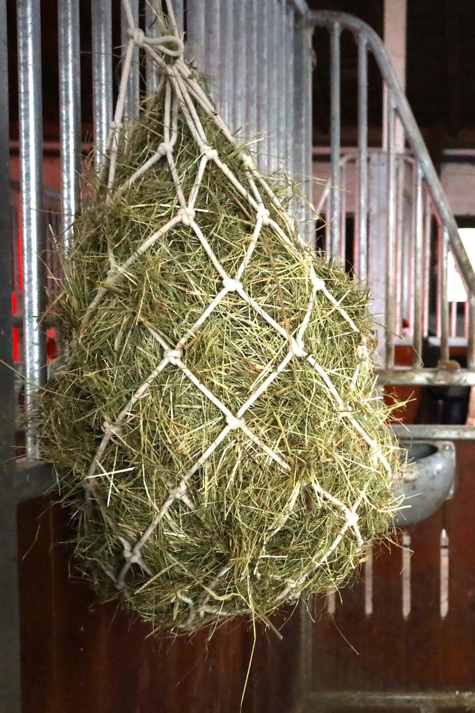USG bavlněná síť na seno, oka 10 x 10 cm Horse Feeders & Waterers