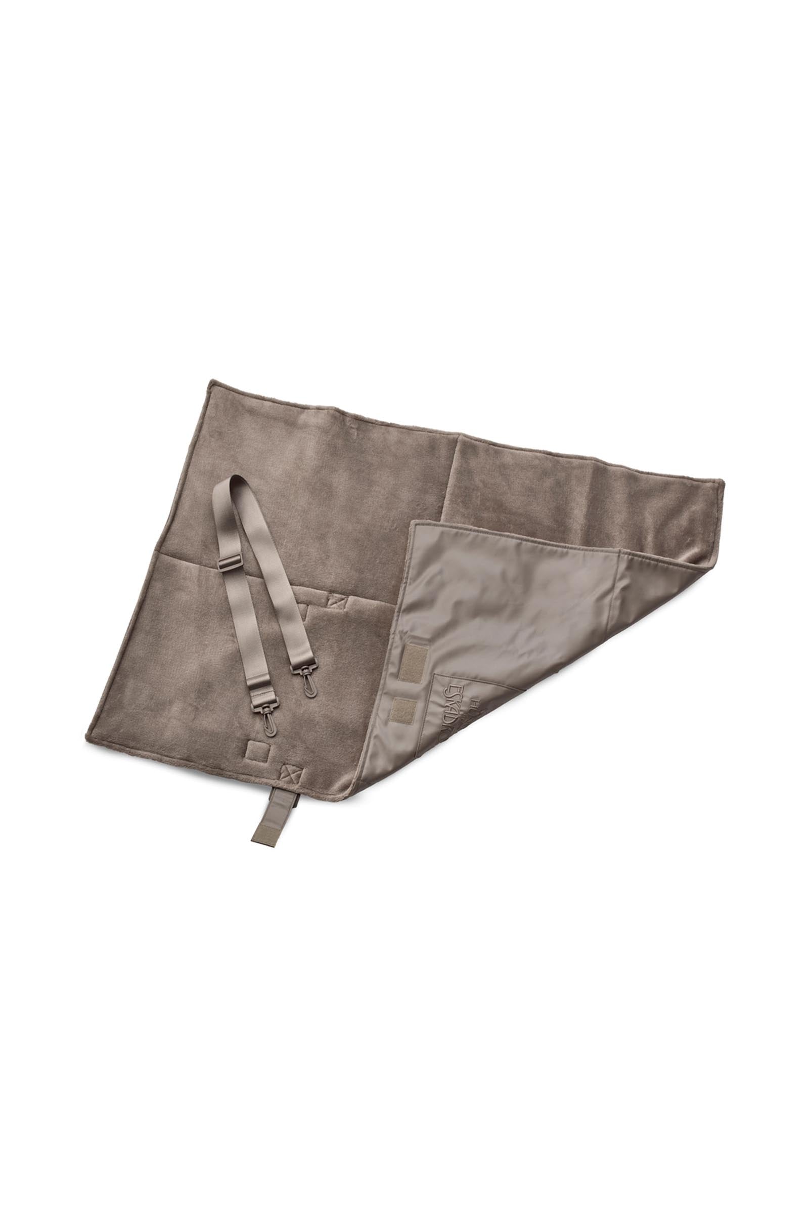 Pack shot 2